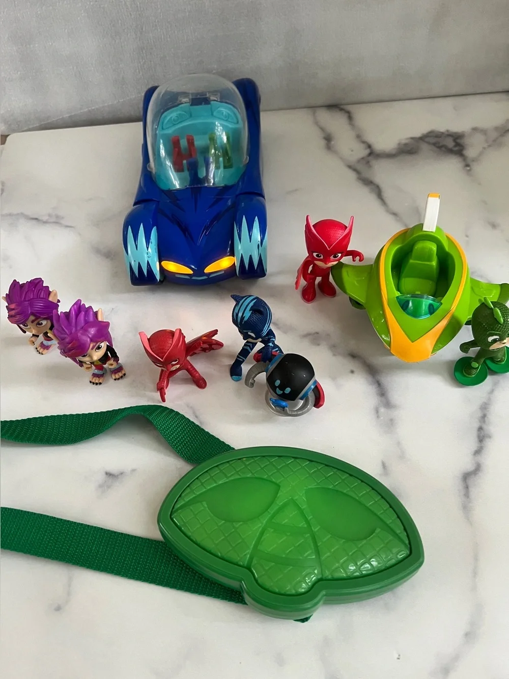 PJ Masks Deluxe Cat Car, Gekko Mobile, Gekko Amulet with Assorted Figures